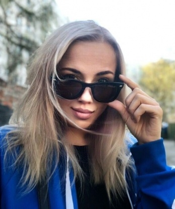 Я знаю, как доставить удовольствие и сделать встречу незабываемой. У меня есть множество услуг, которые удовлетворят все твои фантазии. Массаж, стриптиз, оральный и классический секс - все это я делаю с истинным наслаждением. У меня есть отличные отзывы от моих клиентов, которые оценивают мой профессионализм и нежность. Приглашаю тебя на встречу, гарантирую, что не пожалеешь! 🌟😉 Посмотри мои фото, чтобы взглянуть на мои прекрасные формы. Жду тебя в Москве! 💋🌇 Алёночка